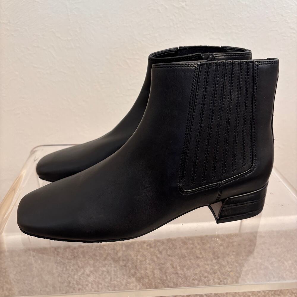 Donald Pliner Women’s Black Leather Dasia Ankle boots size 9.5 New without Box